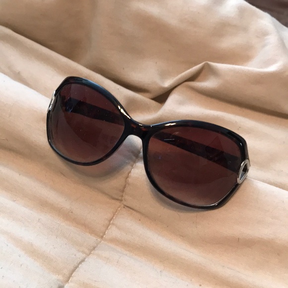 $12 ea-4/$20 Stylish Brown/Silver Tortoise Sunglasses - Picture 5 of 5